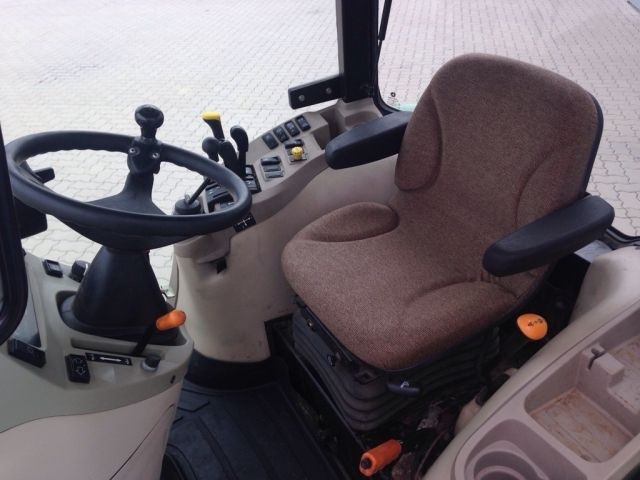 JOHN DEERE 3720 - Traktor: obrázek 5 JOHN DEERE 3720 - Traktor: obrázek 5