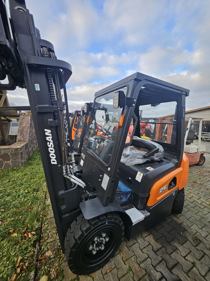 Doosan D30NXS - Dieselový vysokozdvižný vozík: obrázek 4 Doosan D30NXS - Dieselový vysokozdvižný vozík: obrázek 4