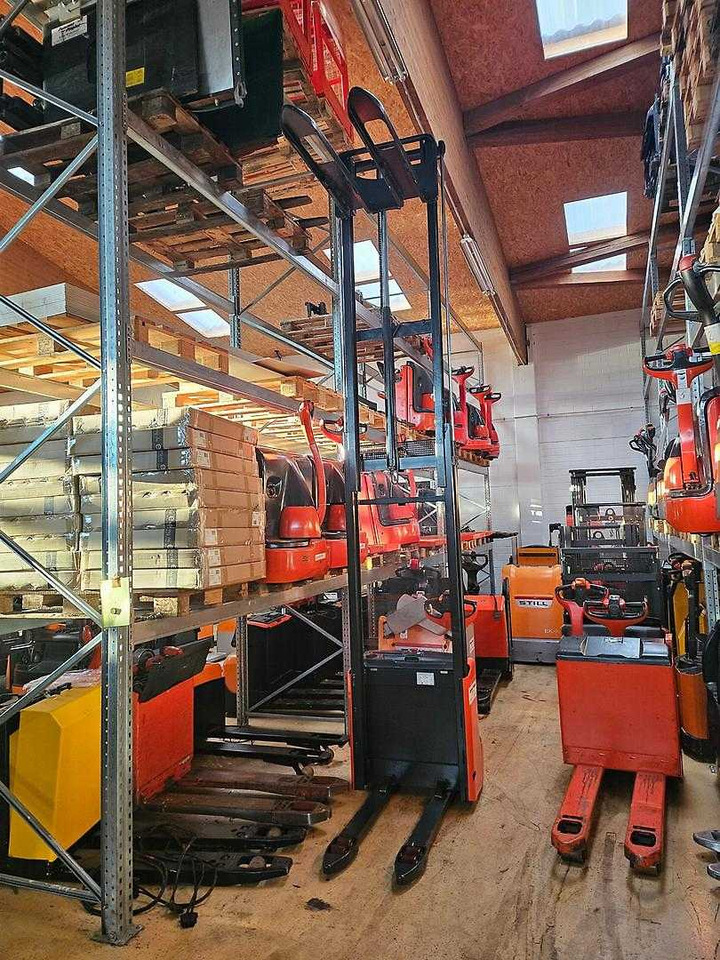 Linde L12 - Stohovací vozík: obrázek 1 Linde L12 - Stohovací vozík: obrázek 1