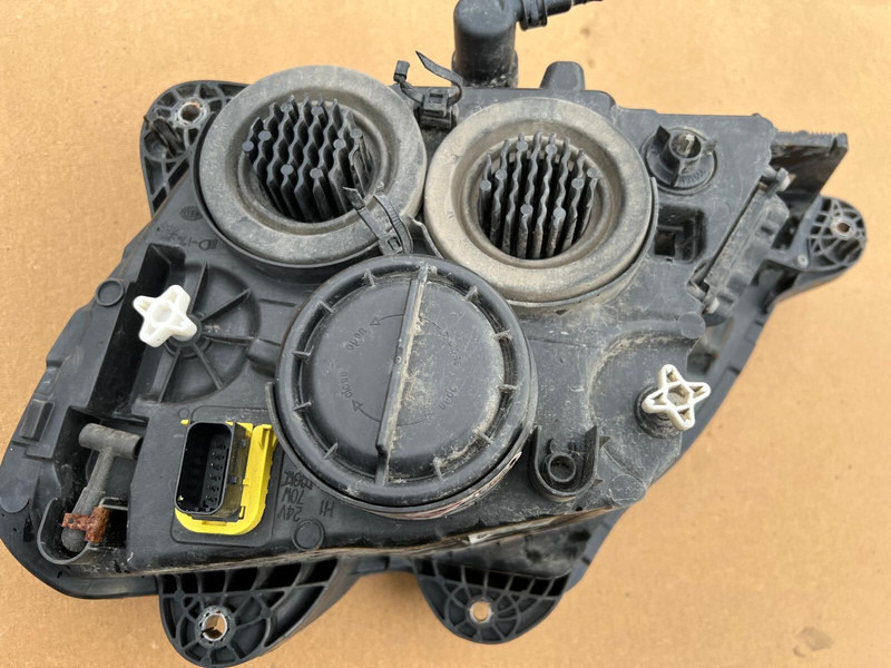 DAF XF106 - Světlomet: obrázek 4 DAF XF106 - Světlomet: obrázek 4