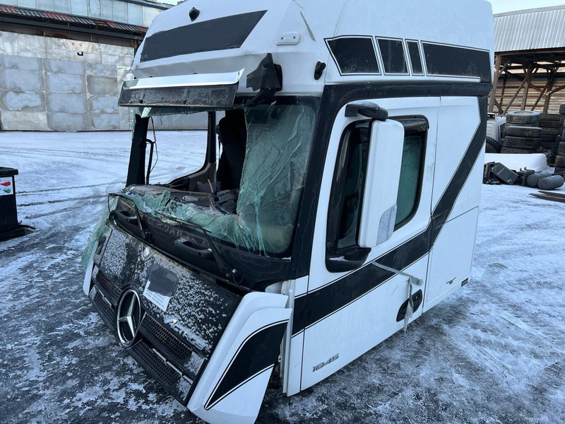 Mercedes-Benz Actros MP4 - Kabina a interiér: obrázek 1 Mercedes-Benz Actros MP4 - Kabina a interiér: obrázek 1