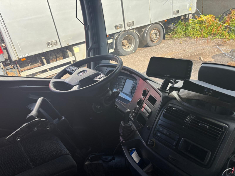 Mercedes-Benz Atego MP4 - Kabina a interiér: obrázek 5 Mercedes-Benz Atego MP4 - Kabina a interiér: obrázek 5