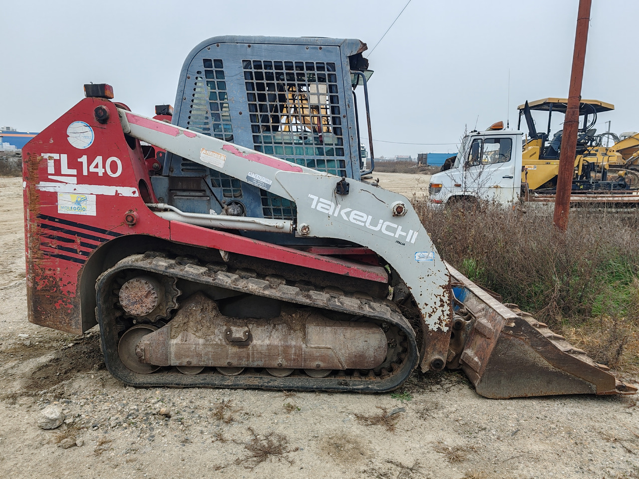 Takeuchi TL140 - Smykem řízený nakladač pásový: obrázek 4 Takeuchi TL140 - Smykem řízený nakladač pásový: obrázek 4