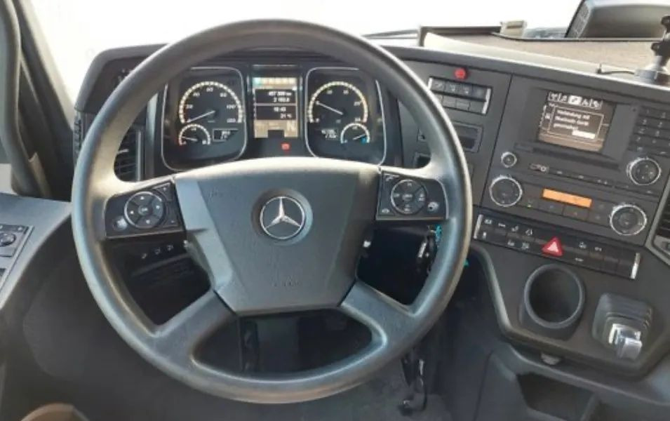 Mercedes-Benz ACTROS 2542 - Skříňový nákladní auto: obrázek 4 Mercedes-Benz ACTROS 2542 - Skříňový nákladní auto: obrázek 4