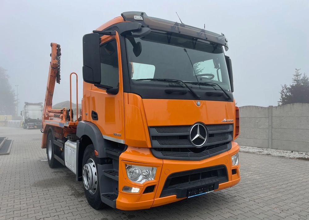 Mercedes-Benz ANTOS 1833 BRAMOWIEC, MILLER - Ramenový nosič kontajnerov: obrázek 3 Mercedes-Benz ANTOS 1833 BRAMOWIEC, MILLER - Ramenový nosič kontajnerov: obrázek 3