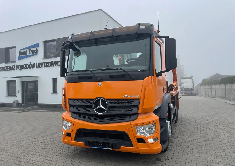 Mercedes-Benz ANTOS 1833 BRAMOWIEC, MILLER - Ramenový nosič kontajnerov: obrázek 5 Mercedes-Benz ANTOS 1833 BRAMOWIEC, MILLER - Ramenový nosič kontajnerov: obrázek 5