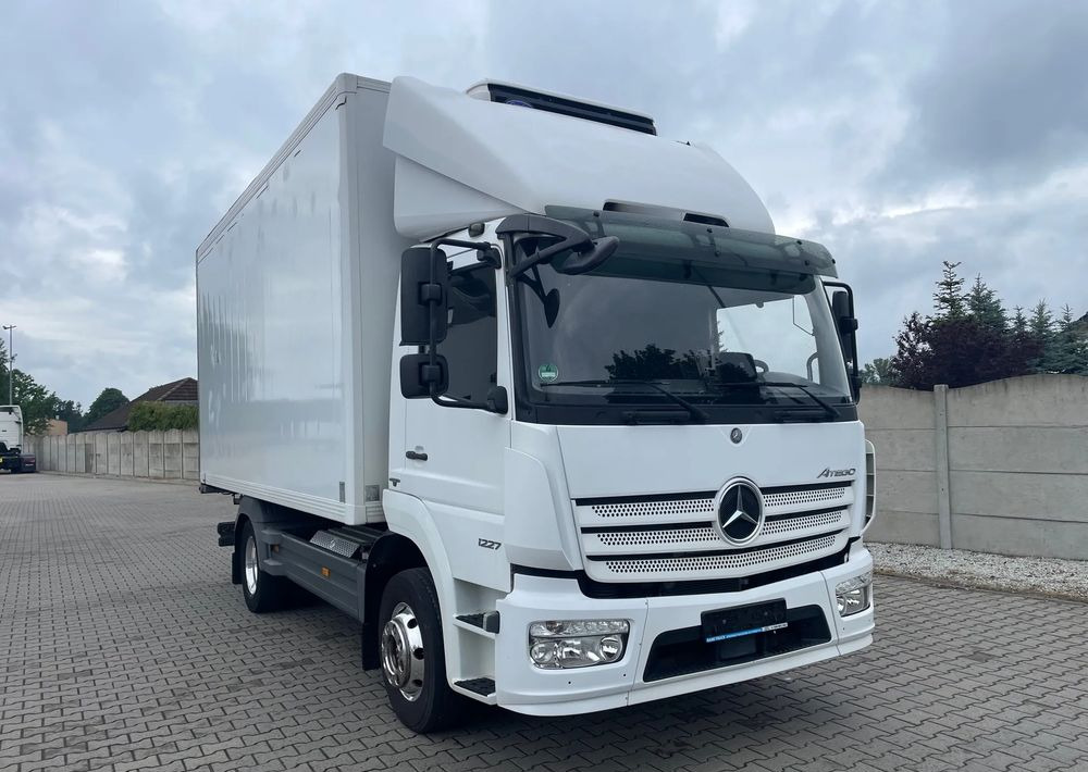 Mercedes-Benz ATEGO 1227 CHŁODNIA HAKOWA / HAKÓWKA - Chladírenský nákladní automobil: obrázek 3 Mercedes-Benz ATEGO 1227 CHŁODNIA HAKOWA / HAKÓWKA - Chladírenský nákladní automobil: obrázek 3
