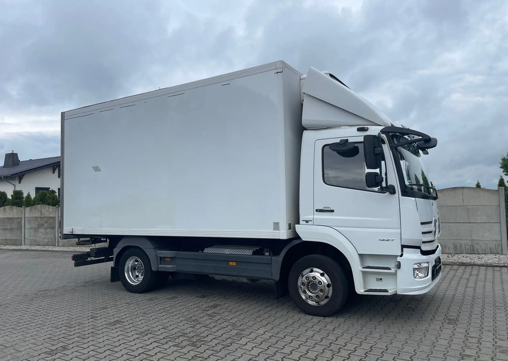 Mercedes-Benz ATEGO 1227 CHŁODNIA HAKOWA / HAKÓWKA - Chladírenský nákladní automobil: obrázek 4 Mercedes-Benz ATEGO 1227 CHŁODNIA HAKOWA / HAKÓWKA - Chladírenský nákladní automobil: obrázek 4