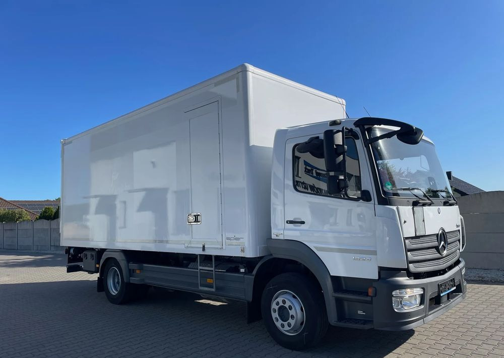 Mercedes-Benz ATEGO 1324, 15 EUROPALET, ŁADOWNOŚĆ 7,5 T - Skříňový nákladní auto: obrázek 5 Mercedes-Benz ATEGO 1324, 15 EUROPALET, ŁADOWNOŚĆ 7,5 T - Skříňový nákladní auto: obrázek 5