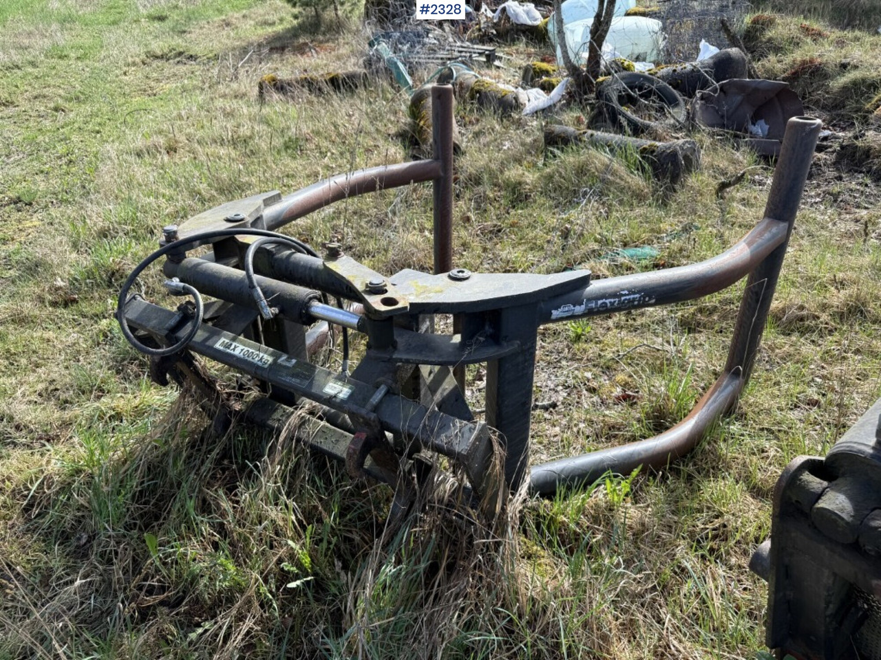 Round bale handler Ålö - Čelisti na balíky: obrázek 1 Round bale handler Ålö - Čelisti na balíky: obrázek 1