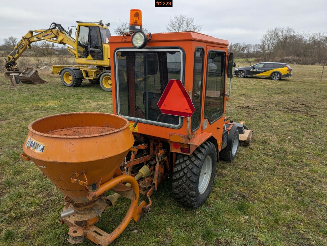 Tractor Holder P60 with multiple implements - Traktor: obrázek 2 Tractor Holder P60 with multiple implements - Traktor: obrázek 2