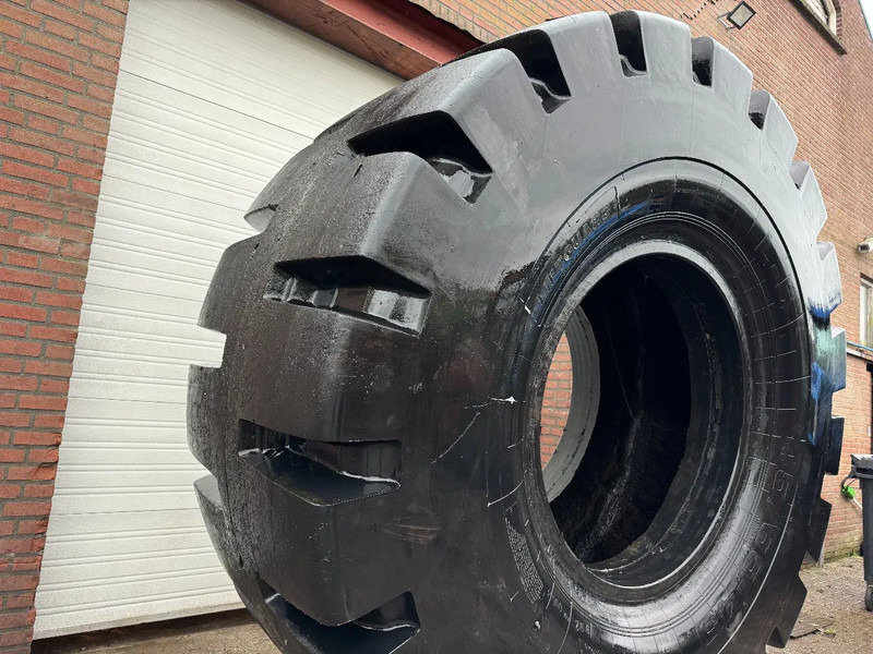 Diversen Liftguard L-5 45/65-45 HEAVY DUTY TIRE - Pneumatiky: obrázek 3 Diversen Liftguard L-5 45/65-45 HEAVY DUTY TIRE - Pneumatiky: obrázek 3