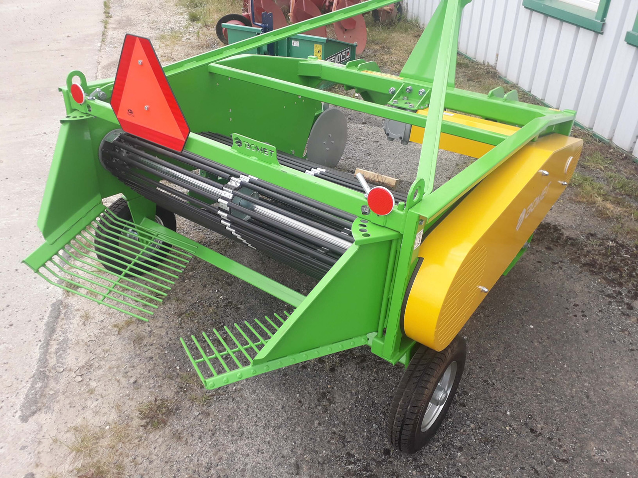 BOMET Arracheuse à Pommes de Terre UPUS - Bramborový kombajn: obrázek 3 BOMET Arracheuse à Pommes de Terre UPUS - Bramborový kombajn: obrázek 3