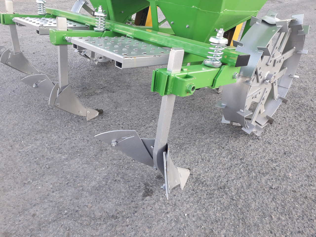 BOMET Planteuse à Pommes de Terre 2 rangs GEMINI - Sazeč brambor: obrázek 4 BOMET Planteuse à Pommes de Terre 2 rangs GEMINI - Sazeč brambor: obrázek 4