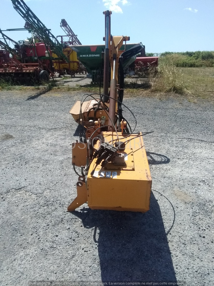 BOMFORD EPAREUSE GT 4471 - Stranový mulčovač: obrázek 4 BOMFORD EPAREUSE GT 4471 - Stranový mulčovač: obrázek 4