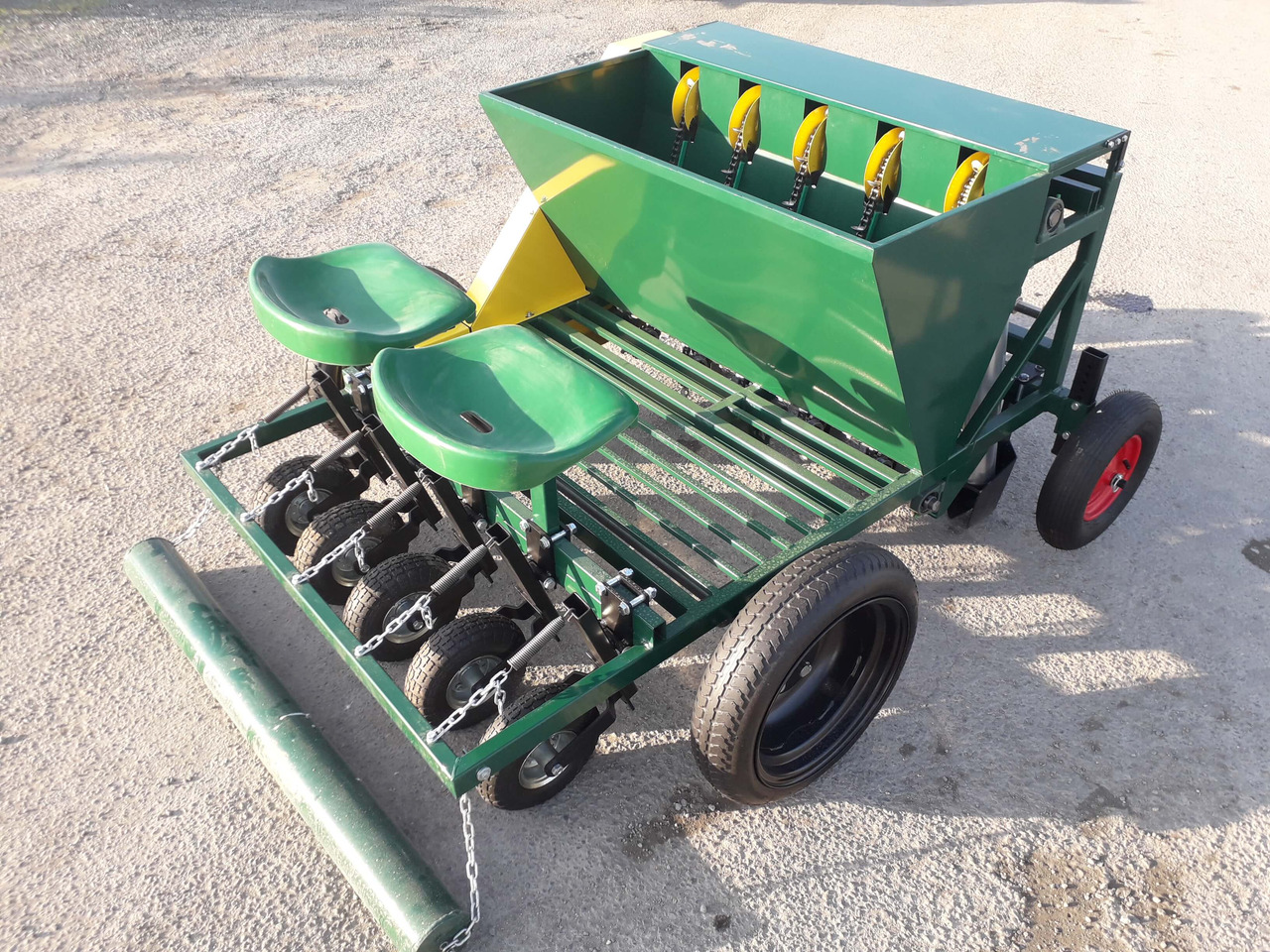 GARMACH Planteuse Ail-Oignon-Echalote AGP 5 R - Sazeč brambor: obrázek 1 GARMACH Planteuse Ail-Oignon-Echalote AGP 5 R - Sazeč brambor: obrázek 1