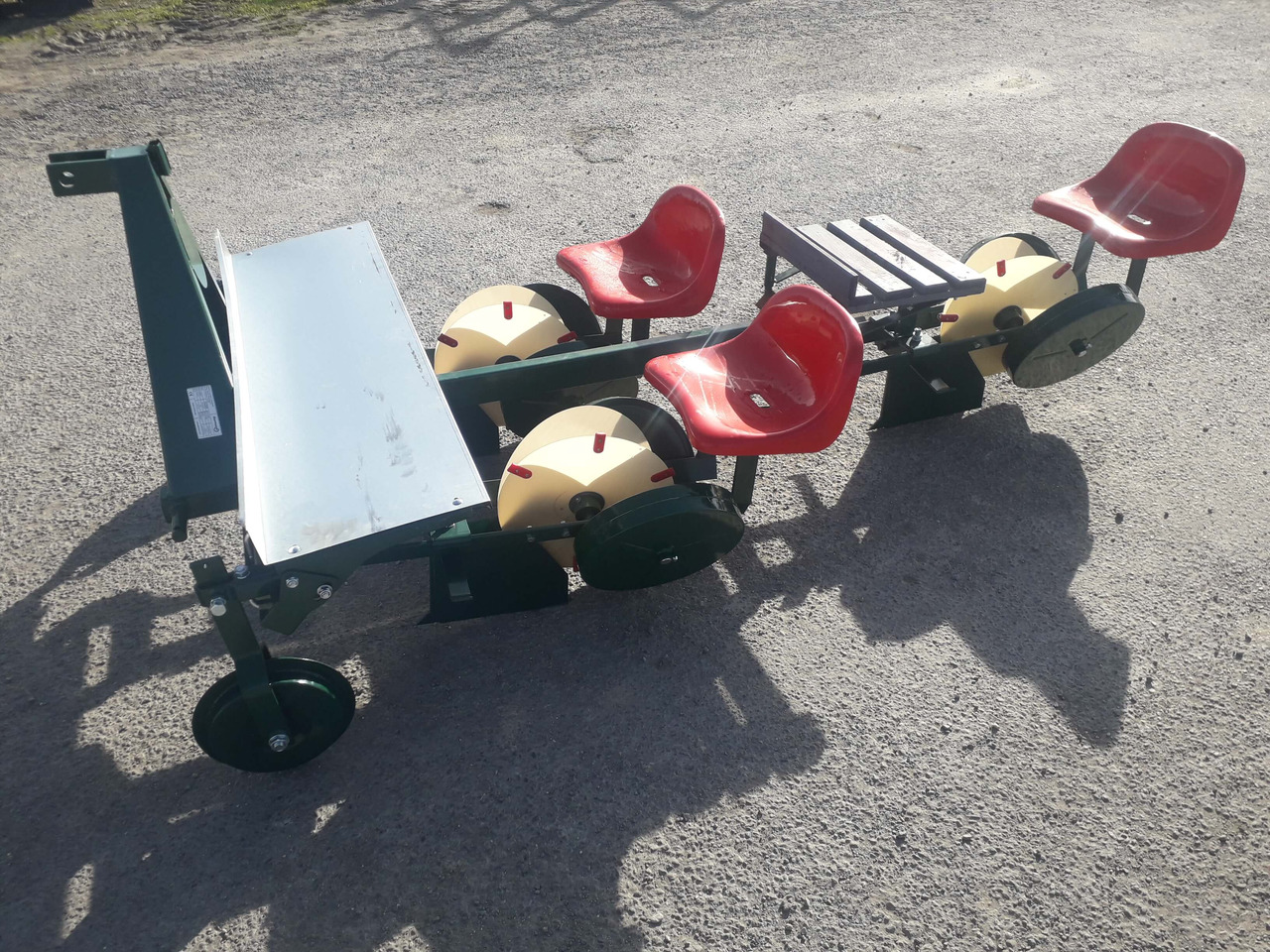 GARMACH Transplanteur à Mini-Mottes 3 rangs - Sazeč brambor: obrázek 2 GARMACH Transplanteur à Mini-Mottes 3 rangs - Sazeč brambor: obrázek 2