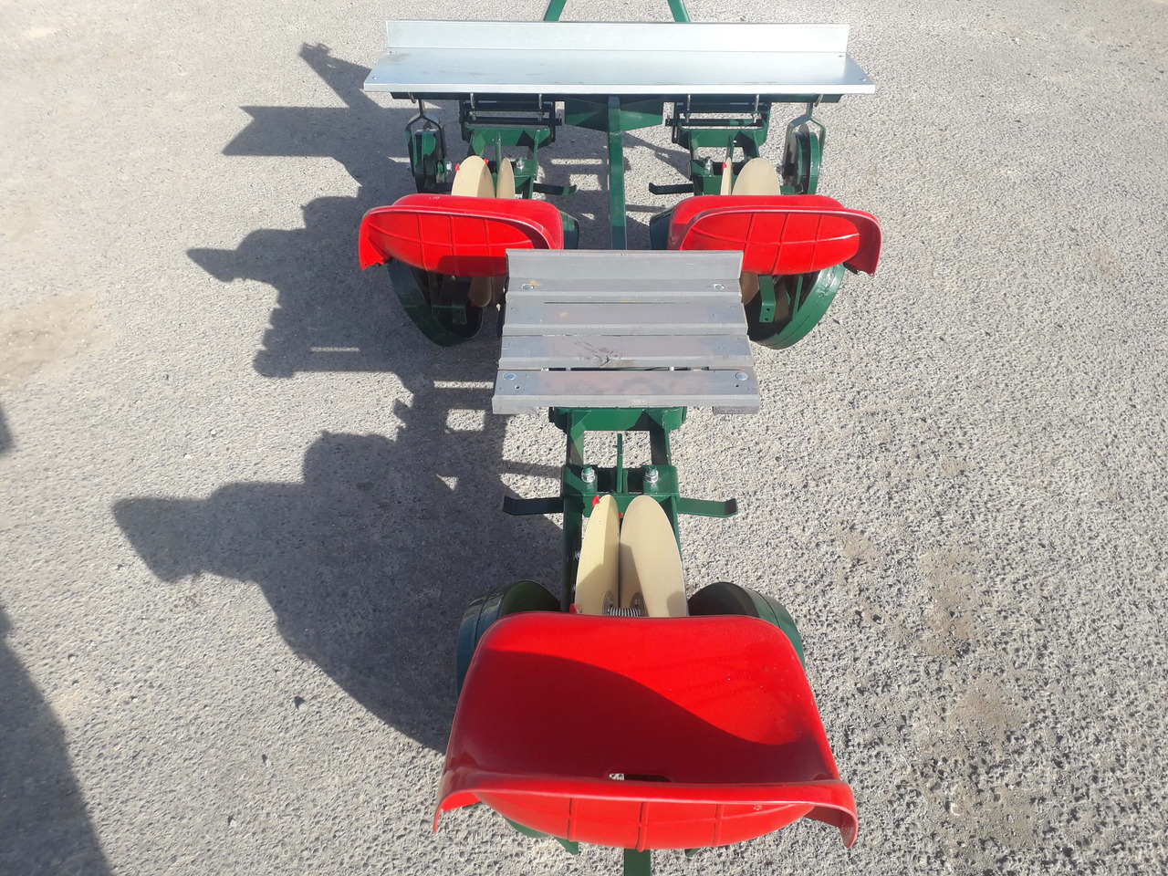 GARMACH Transplanteur à Mini-Mottes 3 rangs - Sazeč brambor: obrázek 4 GARMACH Transplanteur à Mini-Mottes 3 rangs - Sazeč brambor: obrázek 4