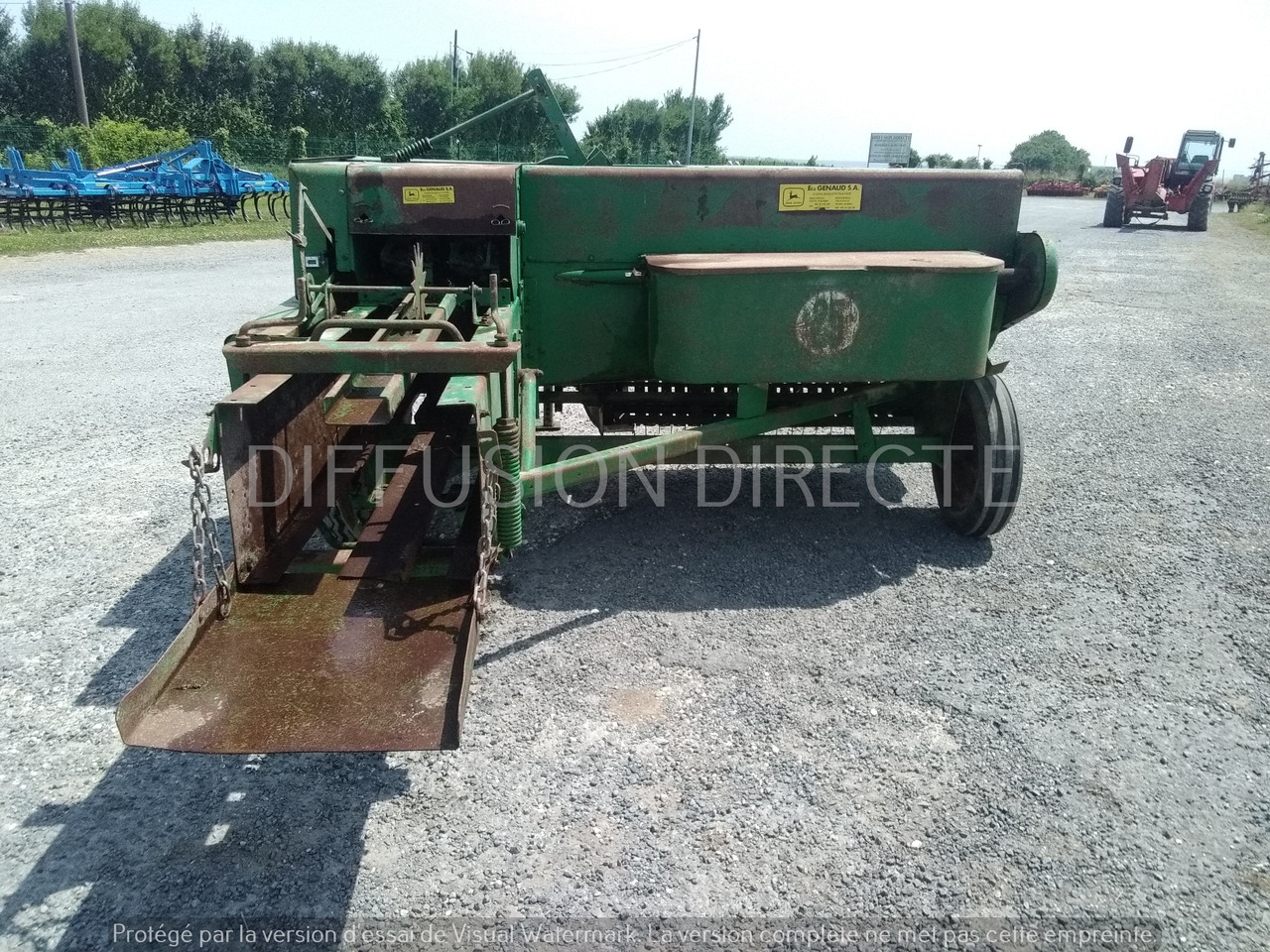 JOHN DEERE PRESSE MOYENNE DENSITE 332 - Lis na hranaté balíky: obrázek 3 JOHN DEERE PRESSE MOYENNE DENSITE 332 - Lis na hranaté balíky: obrázek 3