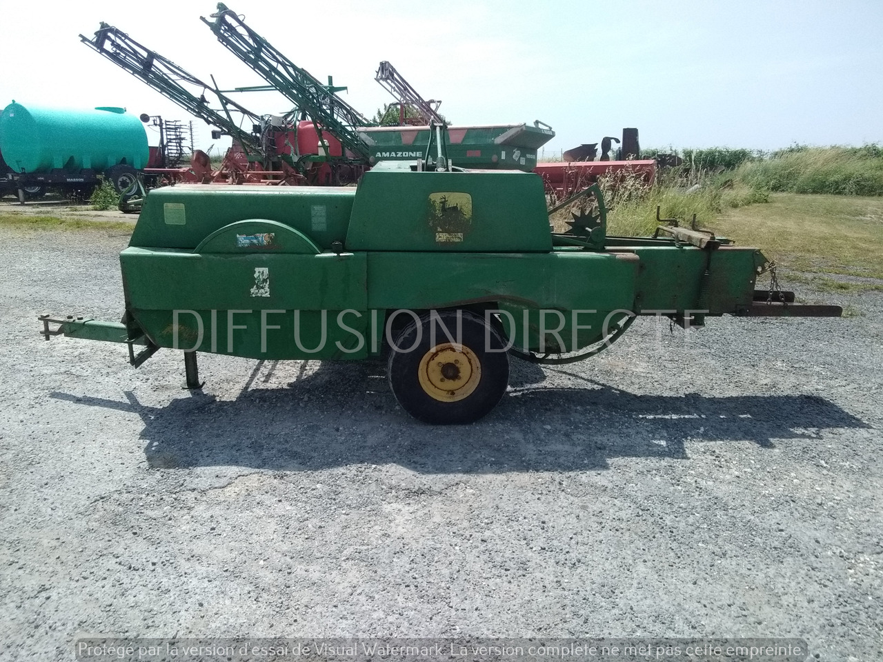 JOHN DEERE PRESSE MOYENNE DENSITE 332 - Lis na hranaté balíky: obrázek 2 JOHN DEERE PRESSE MOYENNE DENSITE 332 - Lis na hranaté balíky: obrázek 2