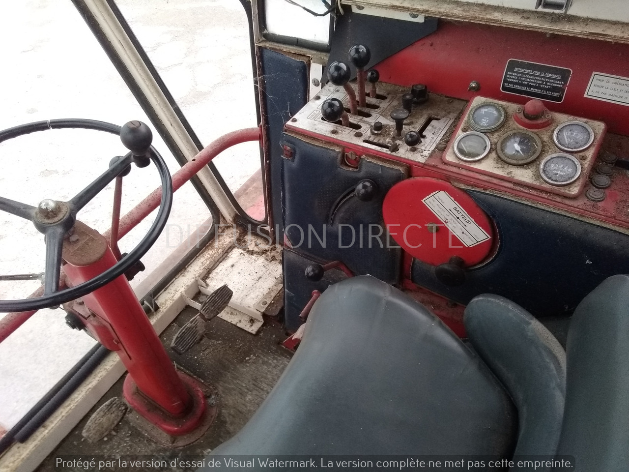MASSEY FERGUSON MOISSONNEUSE BATTEUSE 620 - Sklízecí mlátička: obrázek 4 MASSEY FERGUSON MOISSONNEUSE BATTEUSE 620 - Sklízecí mlátička: obrázek 4