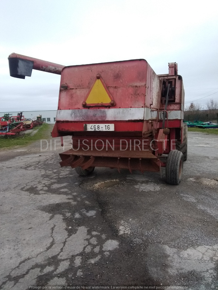 MASSEY FERGUSON MOISSONNEUSE BATTEUSE 620 - Sklízecí mlátička: obrázek 3 MASSEY FERGUSON MOISSONNEUSE BATTEUSE 620 - Sklízecí mlátička: obrázek 3