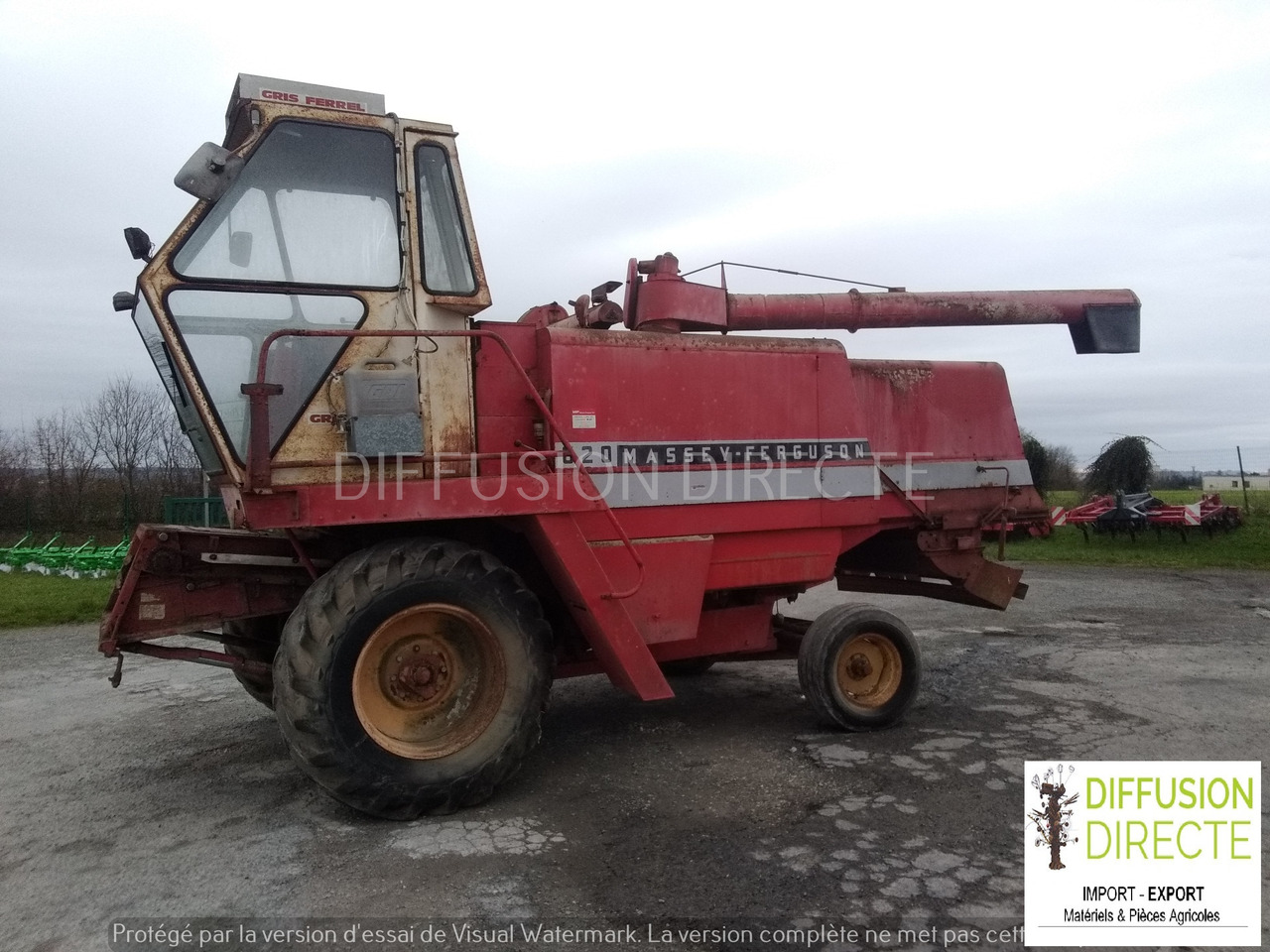 MASSEY FERGUSON MOISSONNEUSE BATTEUSE 620 - Sklízecí mlátička: obrázek 1 MASSEY FERGUSON MOISSONNEUSE BATTEUSE 620 - Sklízecí mlátička: obrázek 1