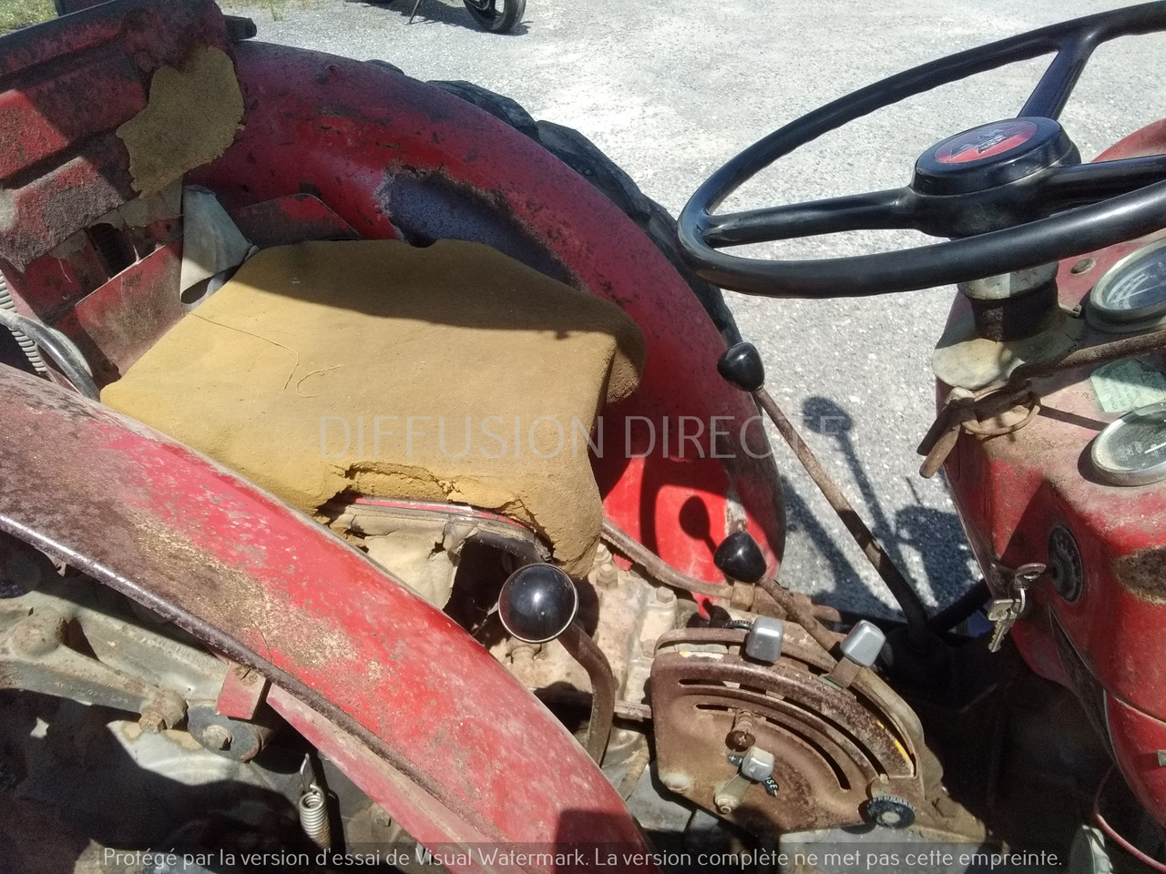 MASSEY FERGUSON TRACTEUR AGRICOLE 140 SUPER - Traktor: obrázek 5 MASSEY FERGUSON TRACTEUR AGRICOLE 140 SUPER - Traktor: obrázek 5