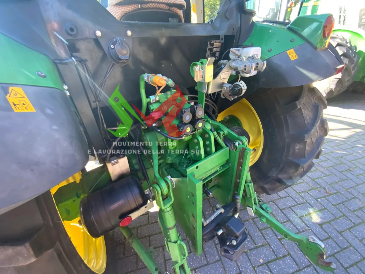 John Deere 5090G - Traktor: obrázek 2 John Deere 5090G - Traktor: obrázek 2