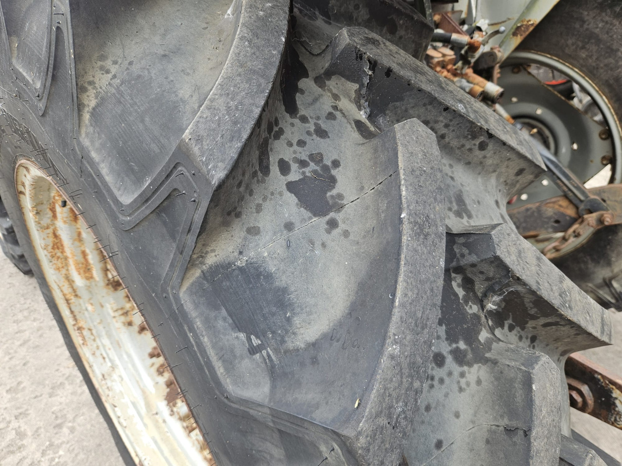 1991 390 4wd with loader brackets - Traktor: obrázek 4 1991 390 4wd with loader brackets - Traktor: obrázek 4