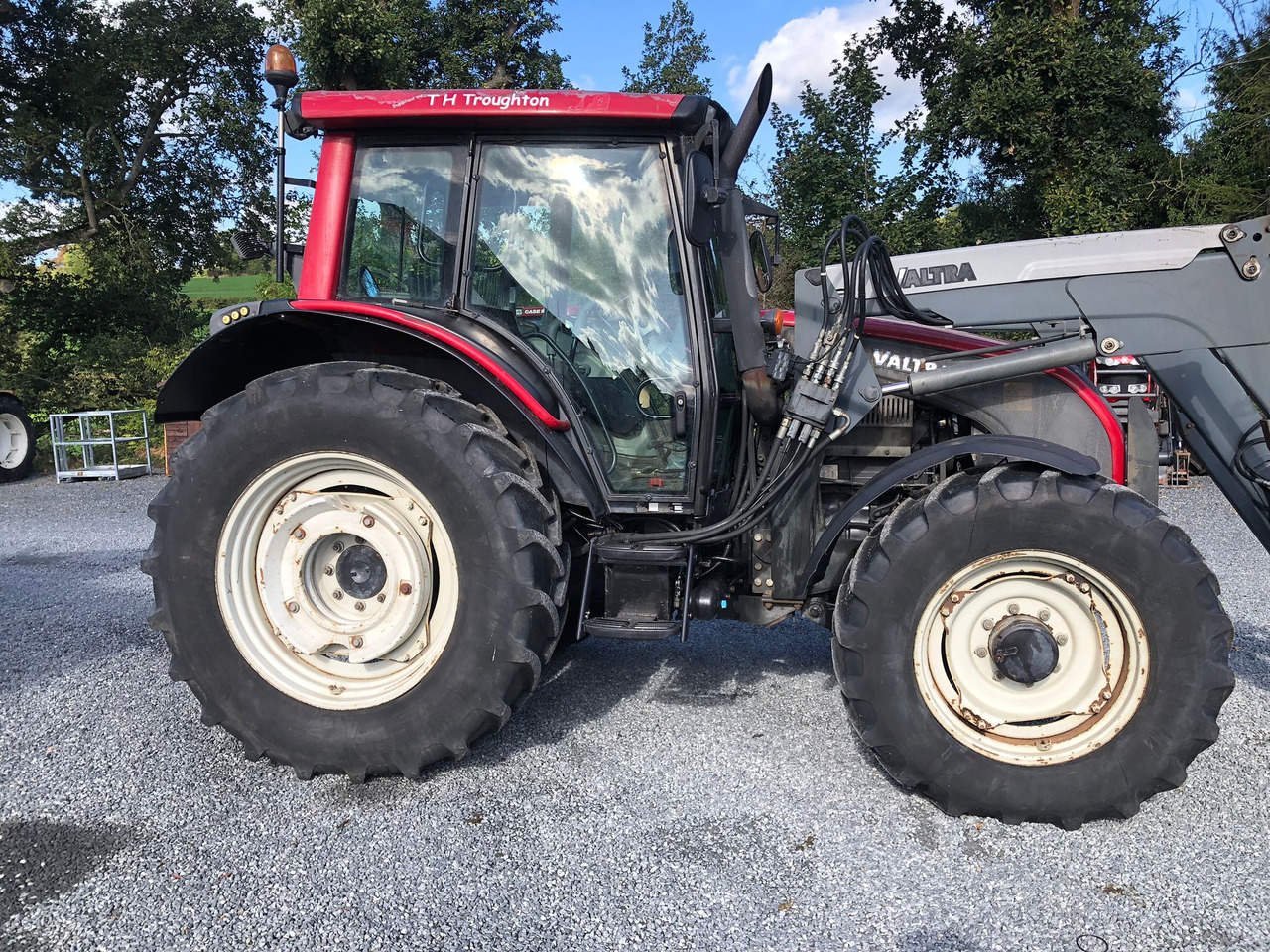 2006 Valtra N121 c/w front loader, 9700 Hrs - Traktor: obrázek 1 2006 Valtra N121 c/w front loader, 9700 Hrs - Traktor: obrázek 1