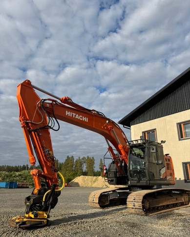 HitachiZX225USLC-7 + Engcon - Pásové rýpadlo: obrázek 1 HitachiZX225USLC-7 + Engcon - Pásové rýpadlo: obrázek 1
