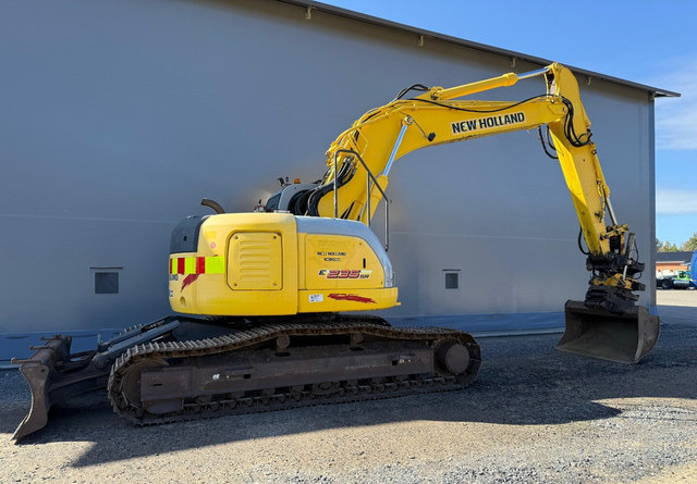 Pásové rýpadlo New Holland E235SR: obrázek 9