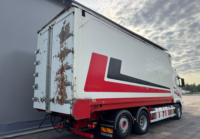 VolvoFH13 500 6x2 Ketjupurku + Rahtikaappi - Skříňový nákladní auto: obrázek 4 VolvoFH13 500 6x2 Ketjupurku + Rahtikaappi - Skříňový nákladní auto: obrázek 4