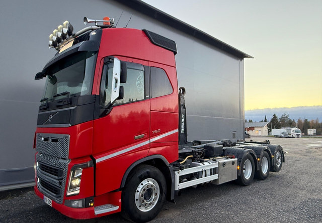 VolvoFH16 750 8X4 - Hákový nosič kontejnerů: obrázek 1 VolvoFH16 750 8X4 - Hákový nosič kontejnerů: obrázek 1