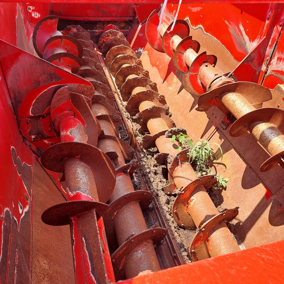 CARRO MISCELATORE TRAINATO ZAGO KING WT 200 - Krmný míchací vůz: obrázek 4 CARRO MISCELATORE TRAINATO ZAGO KING WT 200 - Krmný míchací vůz: obrázek 4