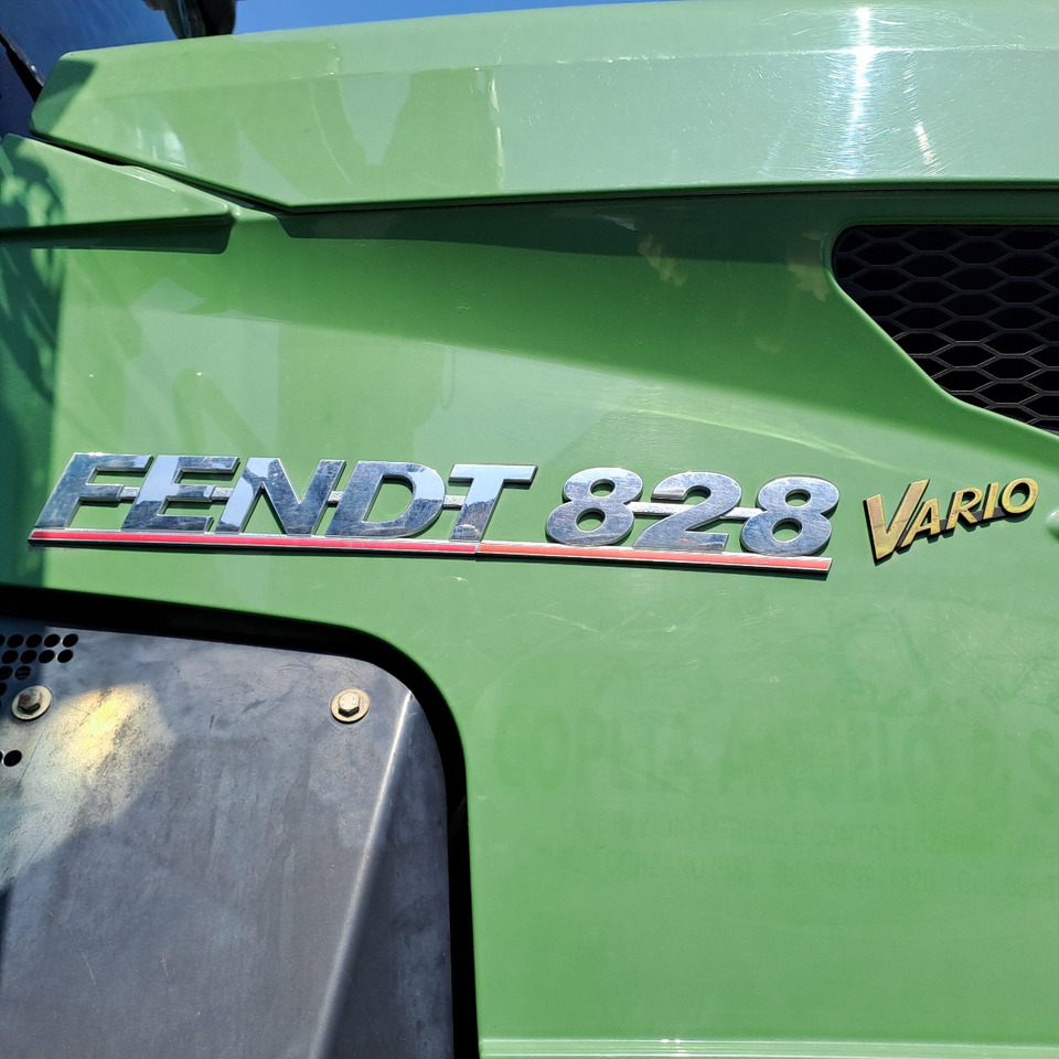 FENDT 828 VARIO PROFI PLUS - Traktor: obrázek 4 FENDT 828 VARIO PROFI PLUS - Traktor: obrázek 4