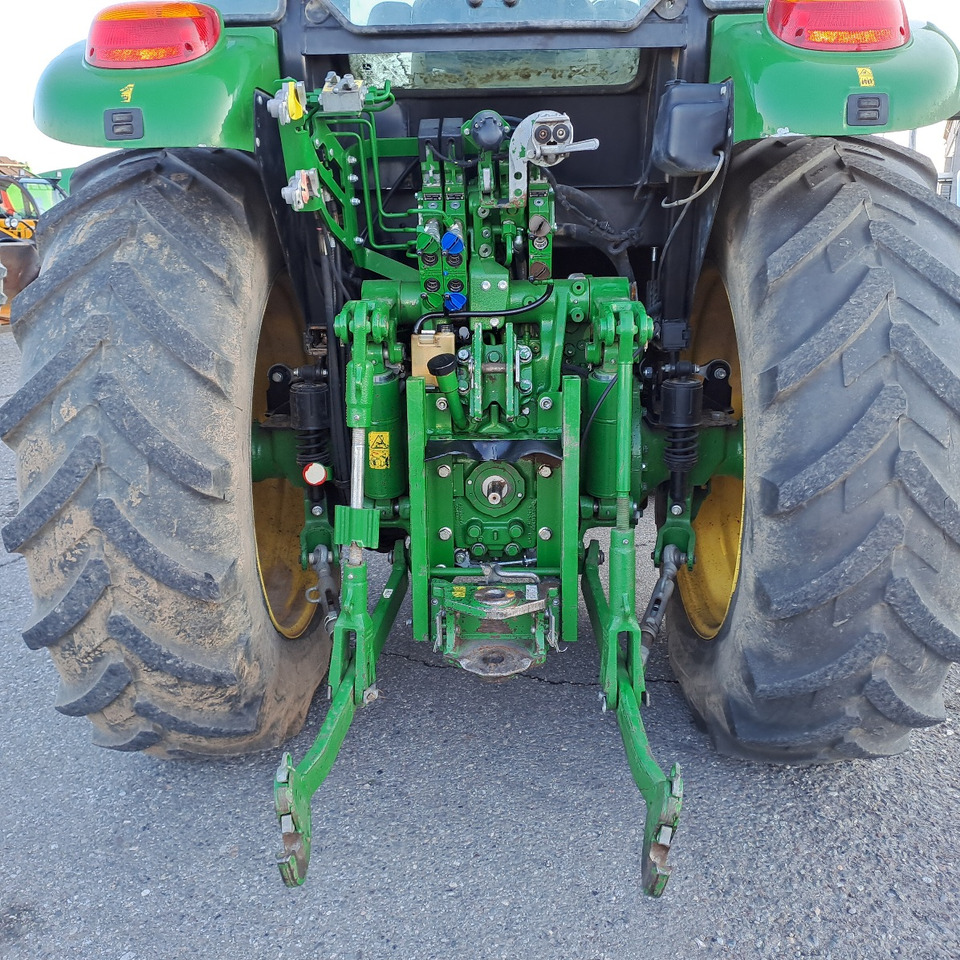 JOHN DEERE 5125R - Traktor: obrázek 5 JOHN DEERE 5125R - Traktor: obrázek 5