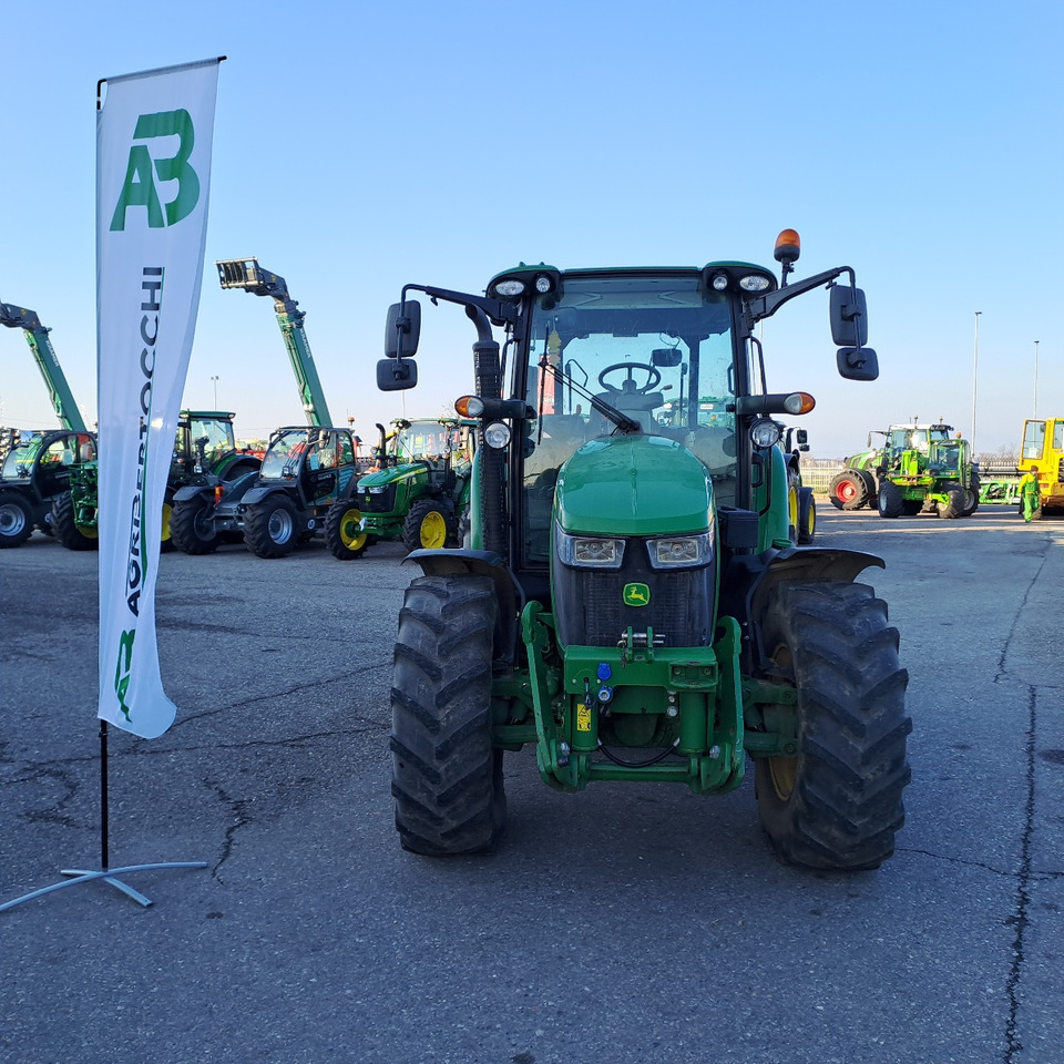 JOHN DEERE 5125R - Traktor: obrázek 3 JOHN DEERE 5125R - Traktor: obrázek 3