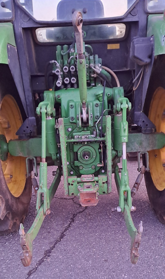 JOHN DEERE 5820 - Traktor: obrázek 5 JOHN DEERE 5820 - Traktor: obrázek 5
