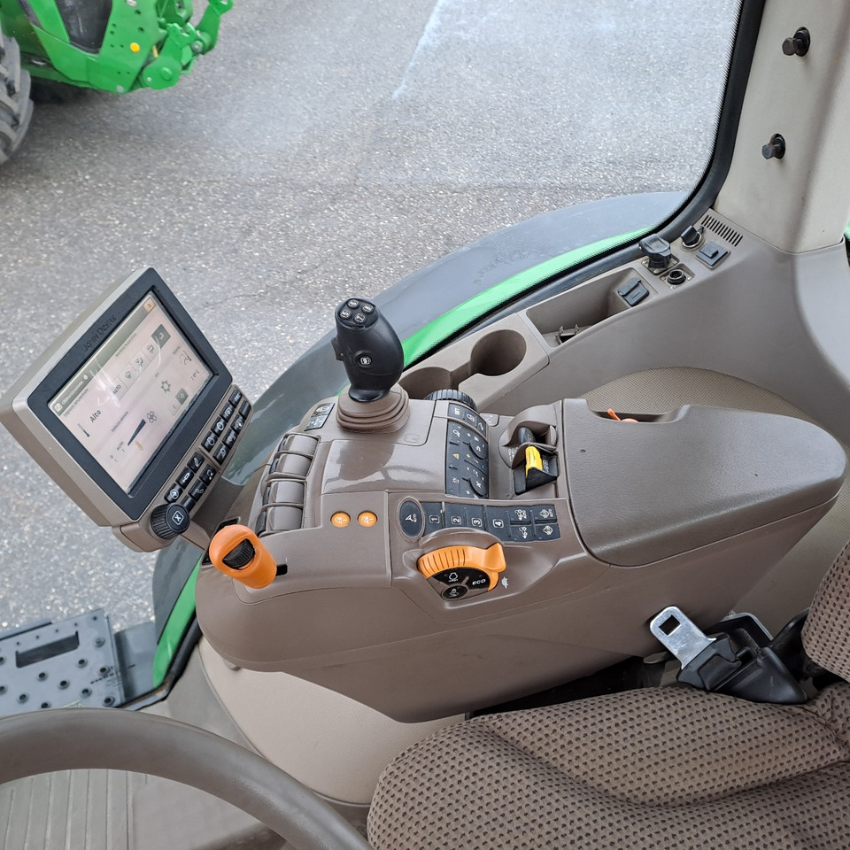Traktor JOHN DEERE 7230R: obrázek 8