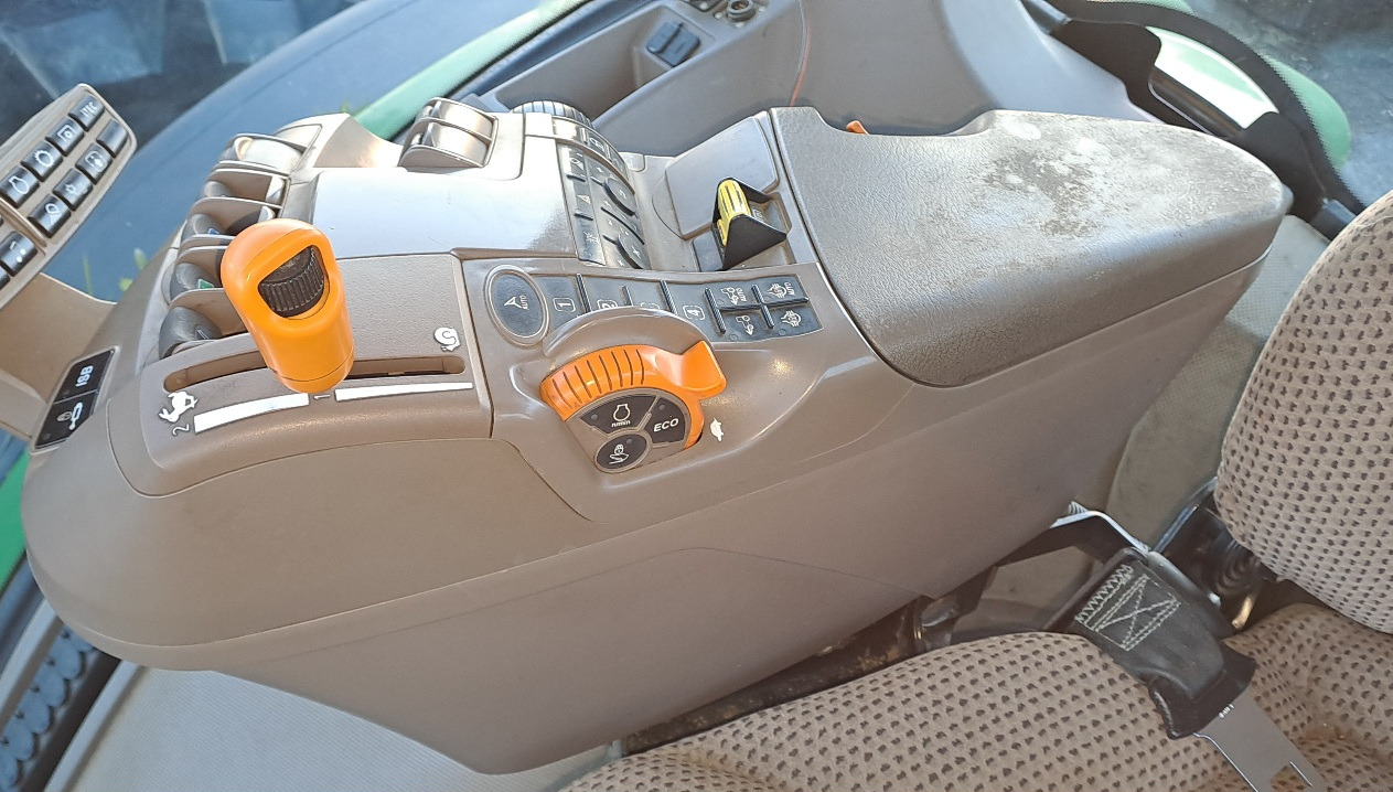 Traktor JOHN DEERE 7230R: obrázek 6