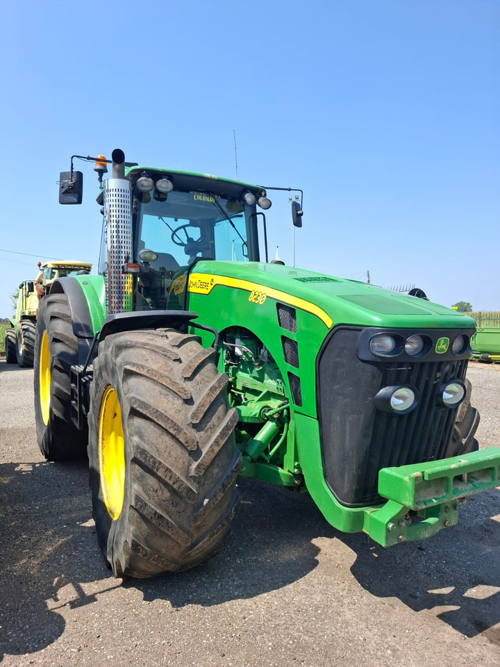 JOHN DEERE 8230 - Traktor: obrázek 1 JOHN DEERE 8230 - Traktor: obrázek 1