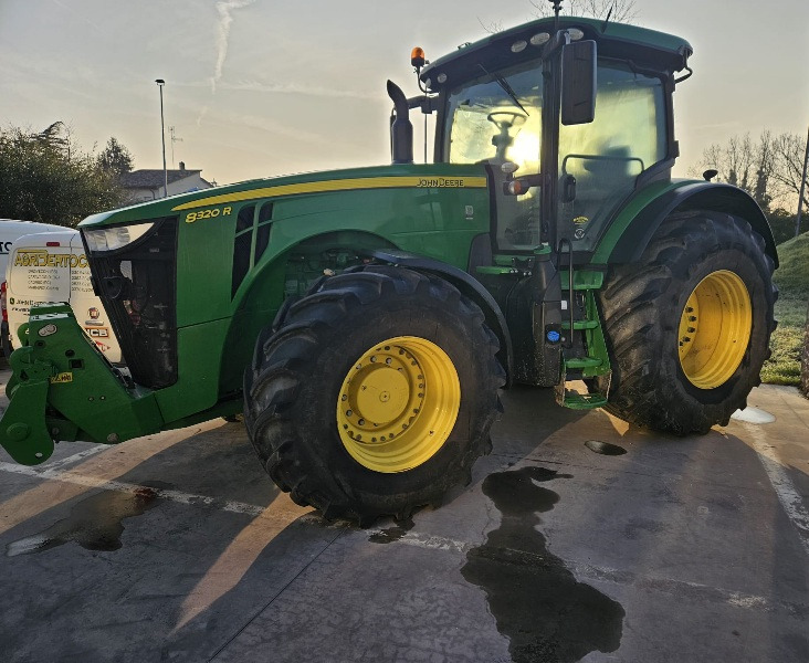 JOHN DEERE 8320R - Traktor: obrázek 1 JOHN DEERE 8320R - Traktor: obrázek 1