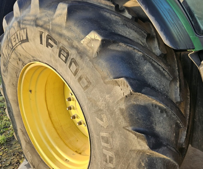 JOHN DEERE 8320R - Traktor: obrázek 4 JOHN DEERE 8320R - Traktor: obrázek 4