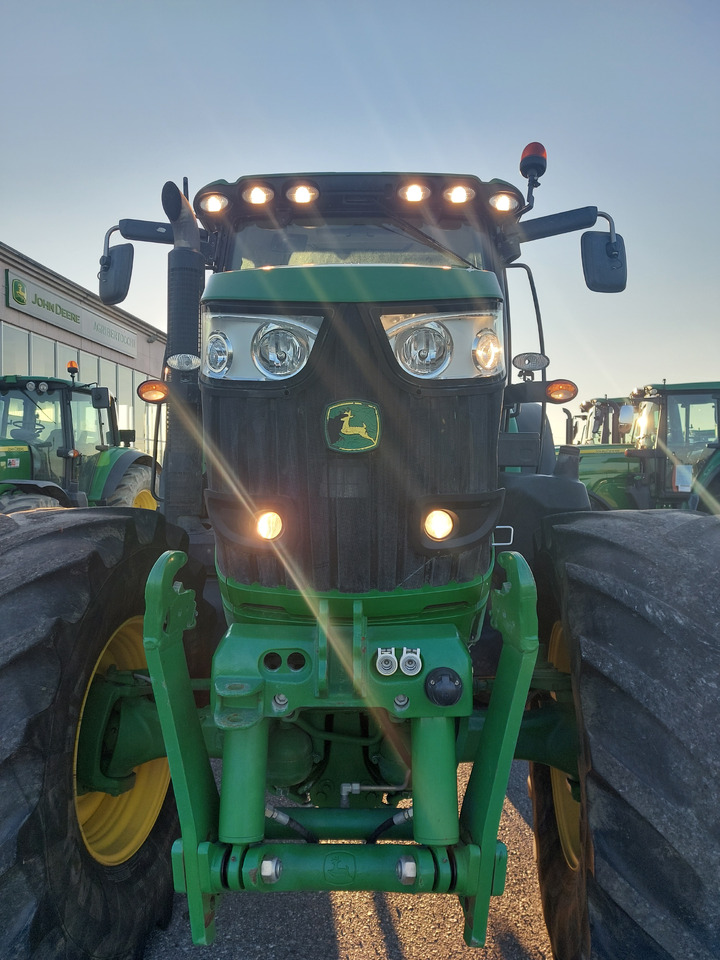 JOHN DEEREE 6210R - Traktor: obrázek 4 JOHN DEEREE 6210R - Traktor: obrázek 4