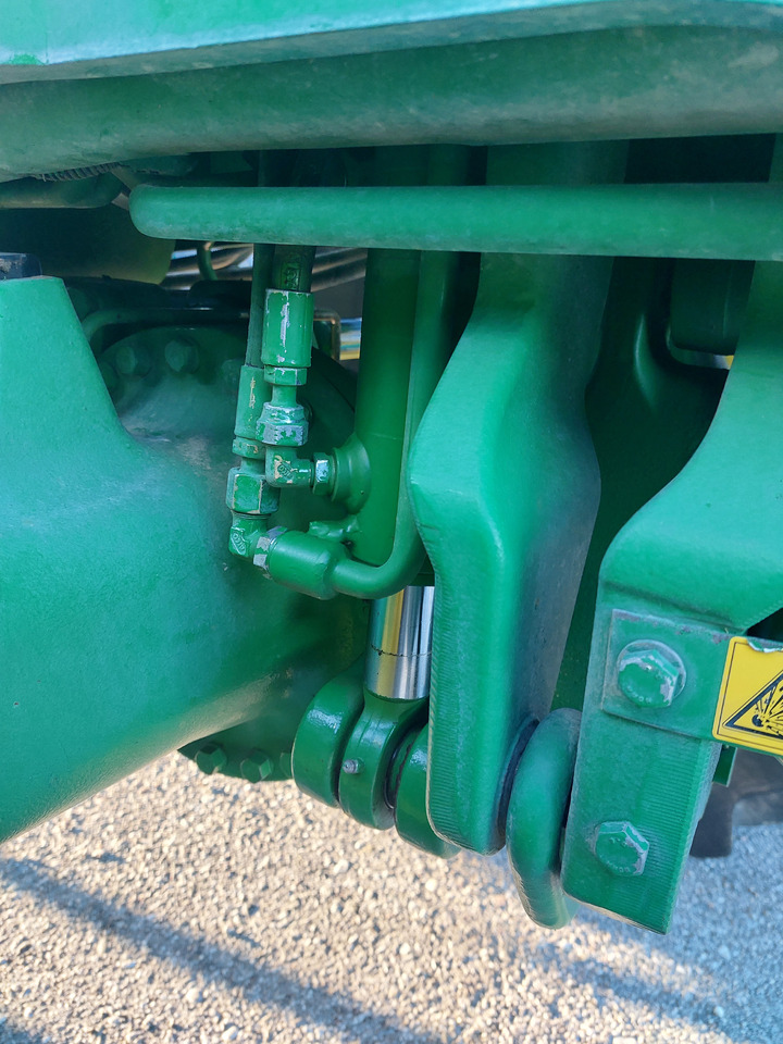 JOHN DEEREE 6210R - Traktor: obrázek 2 JOHN DEEREE 6210R - Traktor: obrázek 2