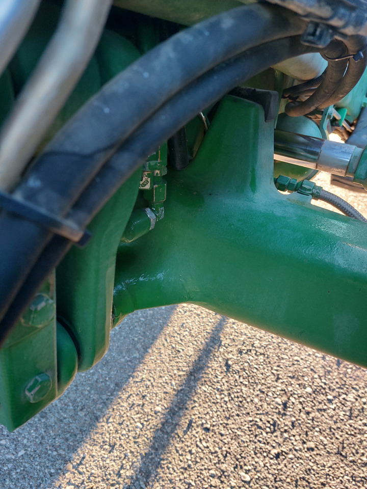 JOHN DEEREE 6210R - Traktor: obrázek 3 JOHN DEEREE 6210R - Traktor: obrázek 3