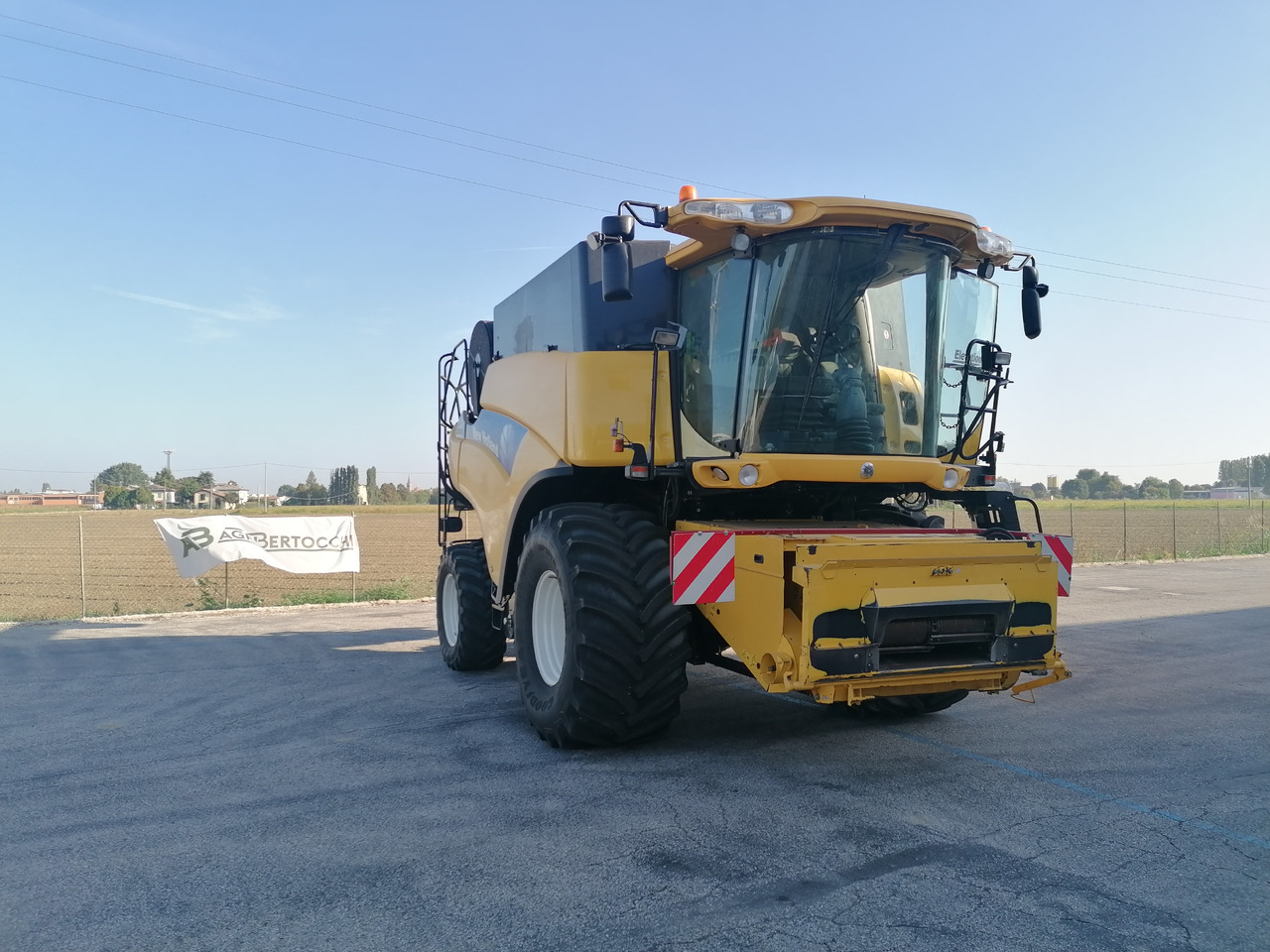 NEW HOLLAND CR 9060 - Sklízecí mlátička: obrázek 1 NEW HOLLAND CR 9060 - Sklízecí mlátička: obrázek 1