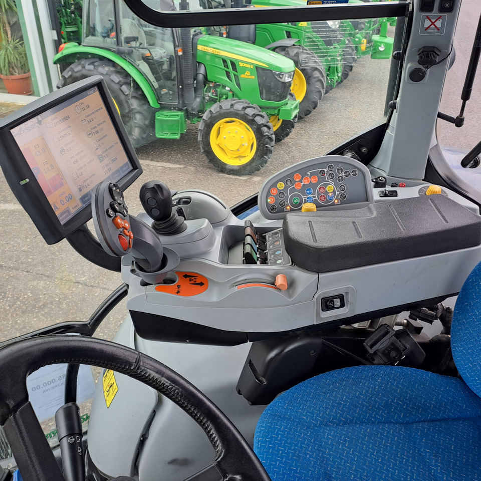 NEW HOLLAND T7.270 BLUEPOWER - Traktor: obrázek 5 NEW HOLLAND T7.270 BLUEPOWER - Traktor: obrázek 5